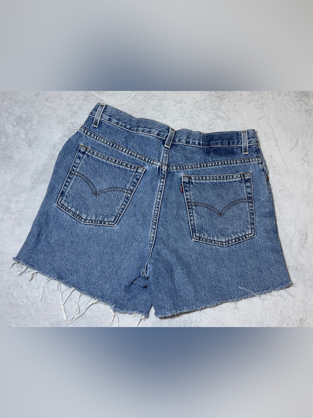 Levi’s Classic High-Waist Blue Denim Shorts - Picture 2 of 11